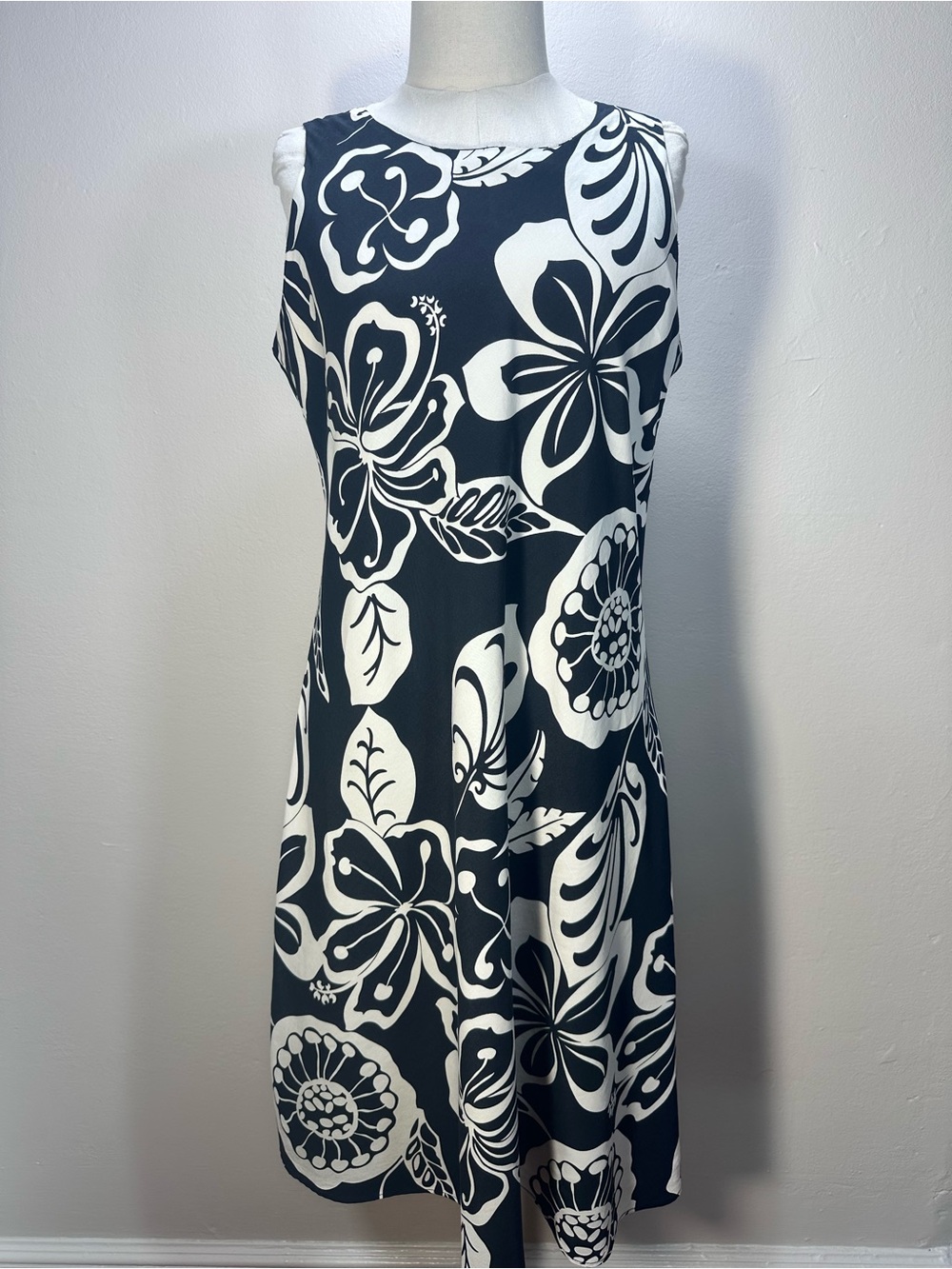 Hilo Hattie Black & White Floral Shift Dress Silk & Linen
